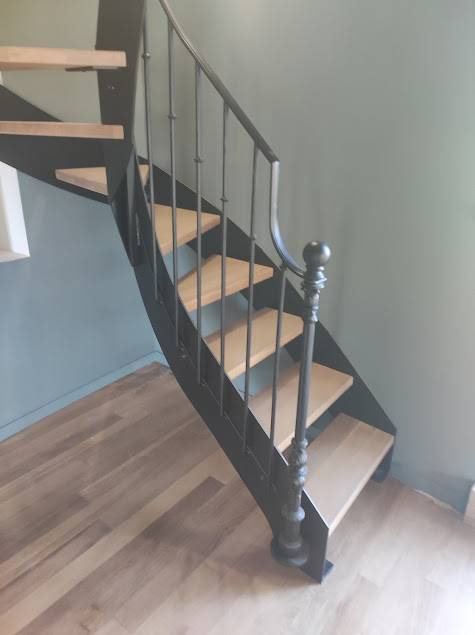 Création sur mesure d'un escalier en acier et bois à ,Ste Foy Lès Lyon