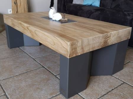 Création d'une table basse en tôle pliée et plateau bois à Orliénas